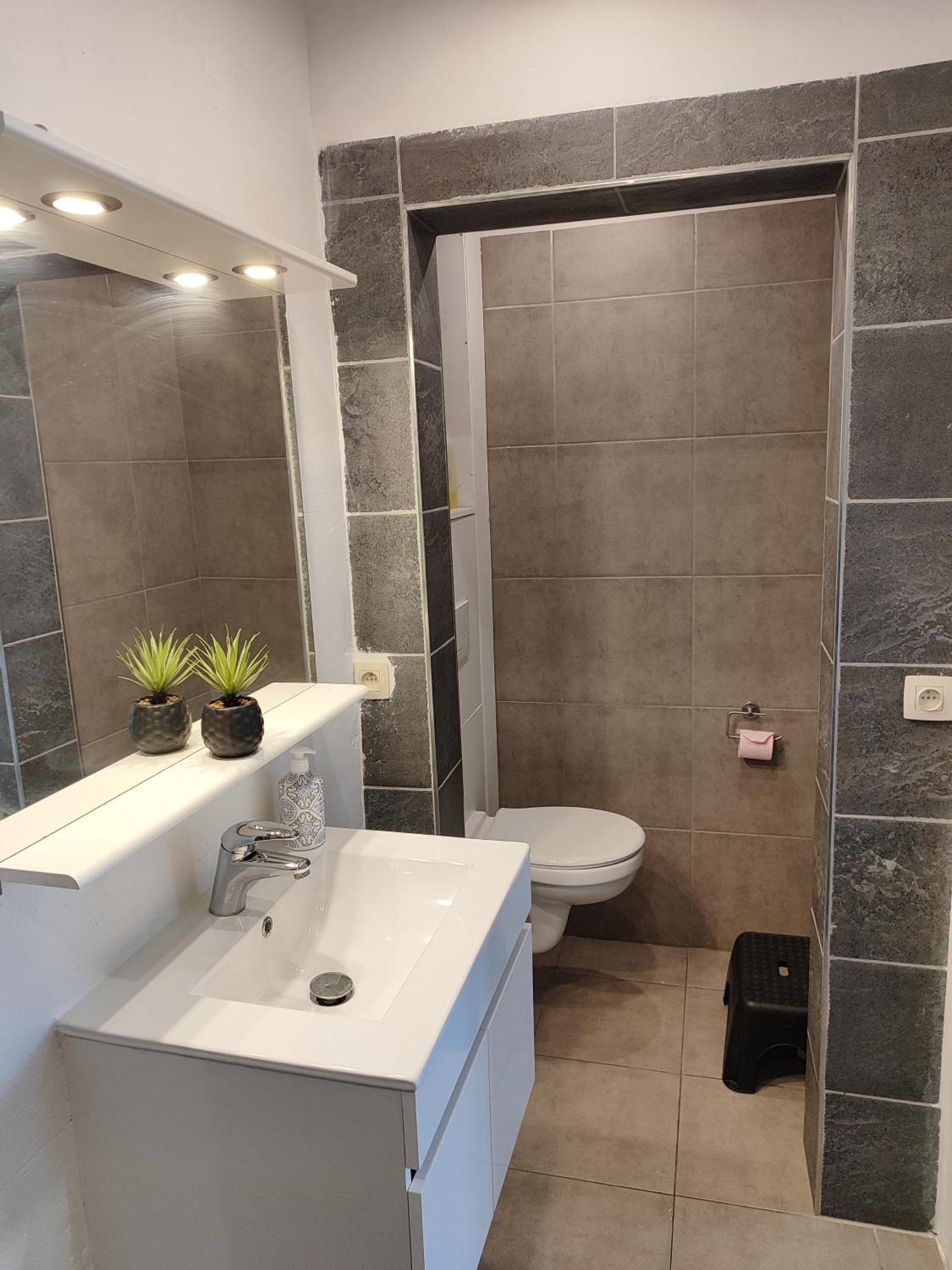 Appartement Spacieux Avec Parking Et Terrasse 드판 외부 사진